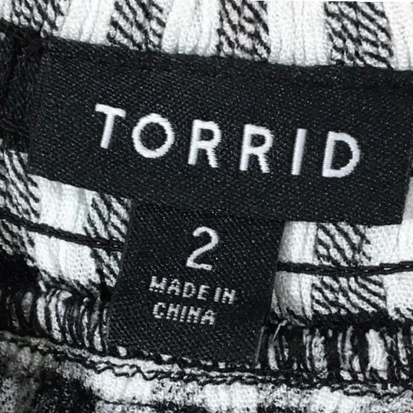 Torrid Gingham and Lace Sweatheart Swing Cami Top - Picture 5 of 8